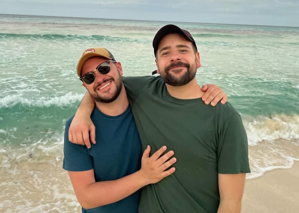 Ator que fazia Carlinhos de A Usurpadora mostra vida ao lado do namorado