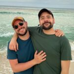 Ator que fazia Carlinhos de A Usurpadora mostra vida ao lado do namorado