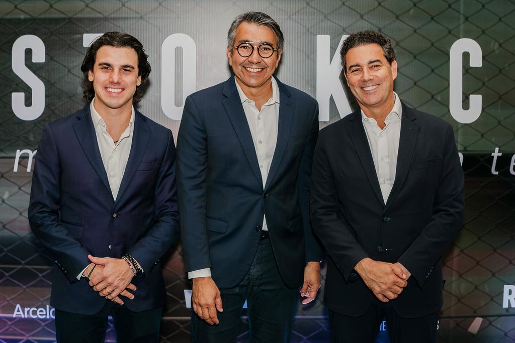 Reginaldo Leme e equipe AutoMotor marcam presença na pré-estreia do documentário “Stock Car – Mais Rápido que o Tempo”, em São Paulo