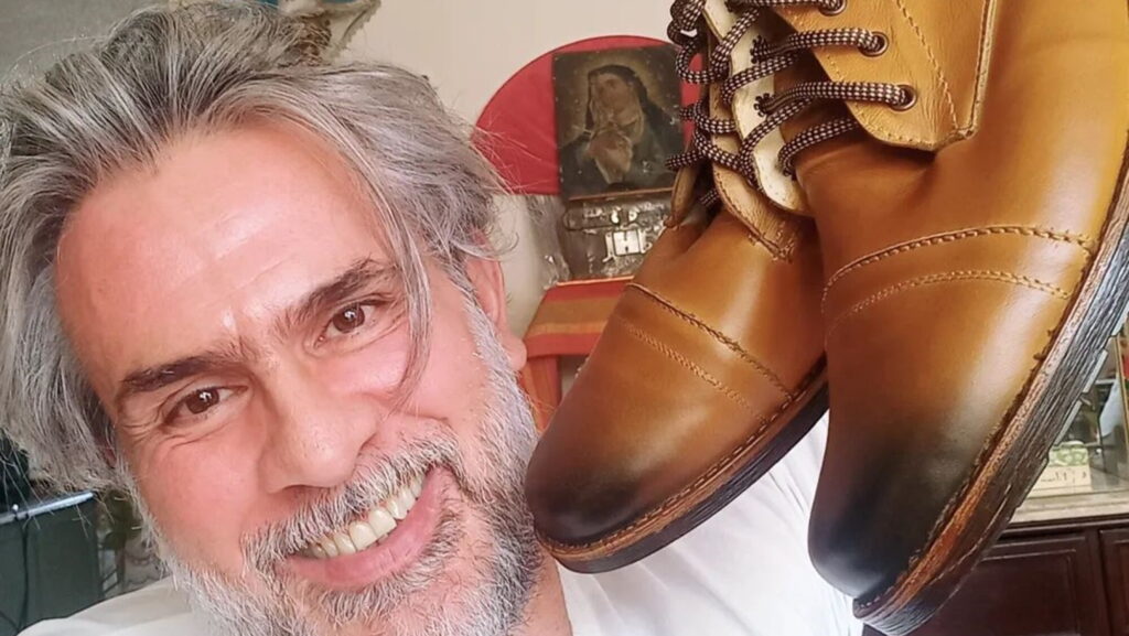 Longe das novelas, ator Carlos Amador passa a vender produtos nas ruas e desabafa sobre salários na TV